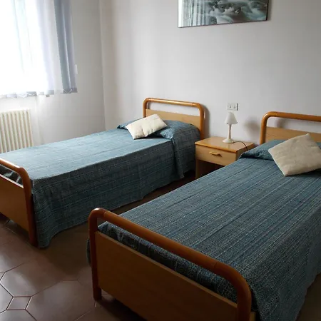 Vicino Al Mare - *